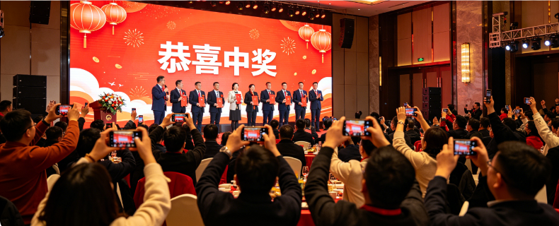 企业年会现场气氛容易冷下来，不一定是人手不够，可能是系统没接上
