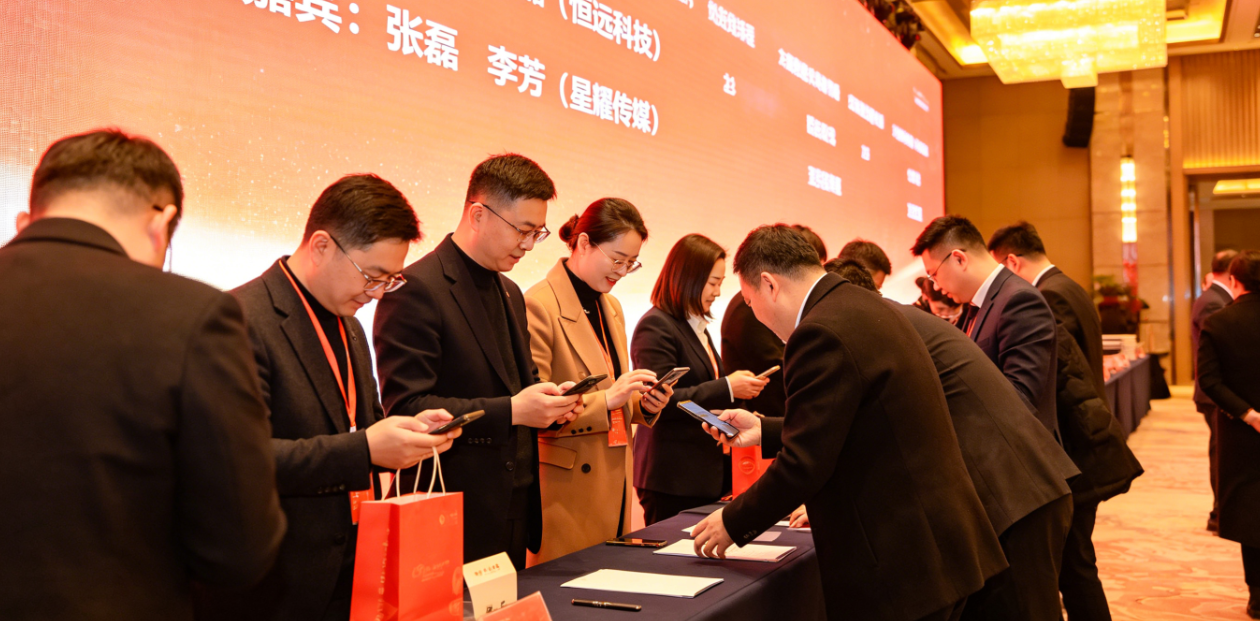 一场商会年会从活动前配置到现场执行怎么安排？可以按活动前、中、后拆开看